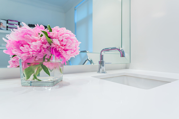 Countertop Tips for Remodeling a Small Bathroom